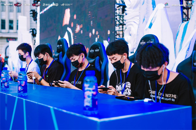 对比赛中的 对比赛中的