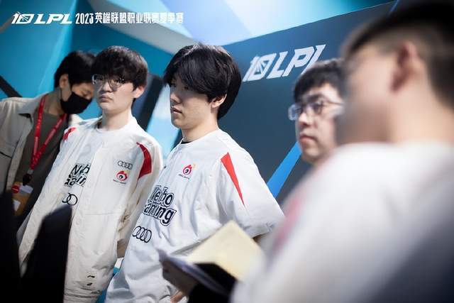 继续线更具 继续线更具