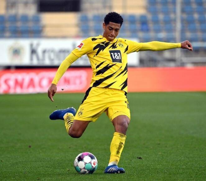 球队中后场 球队中后场